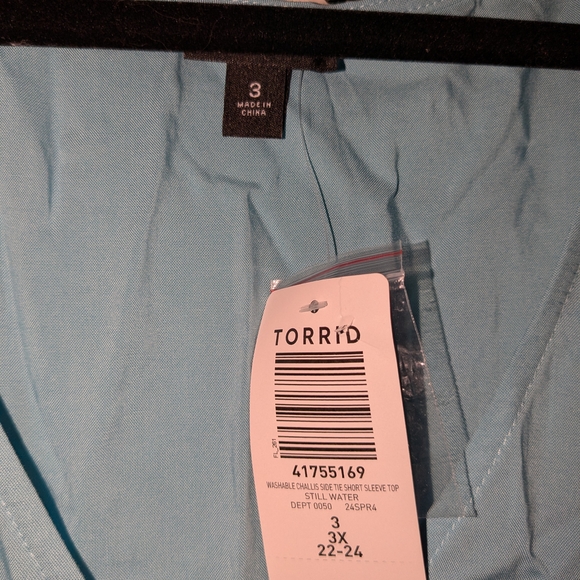 Torrid Sky Blue V-Neck Top - Picture 4 of 7